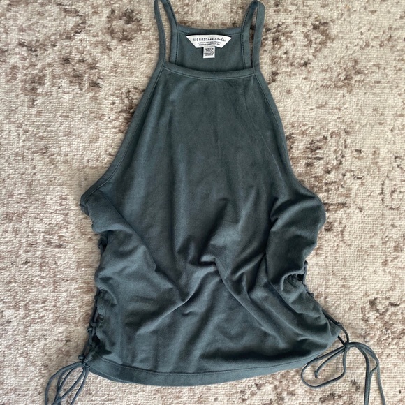 Velvet material crop/mid length tank top - Picture 1 of 2